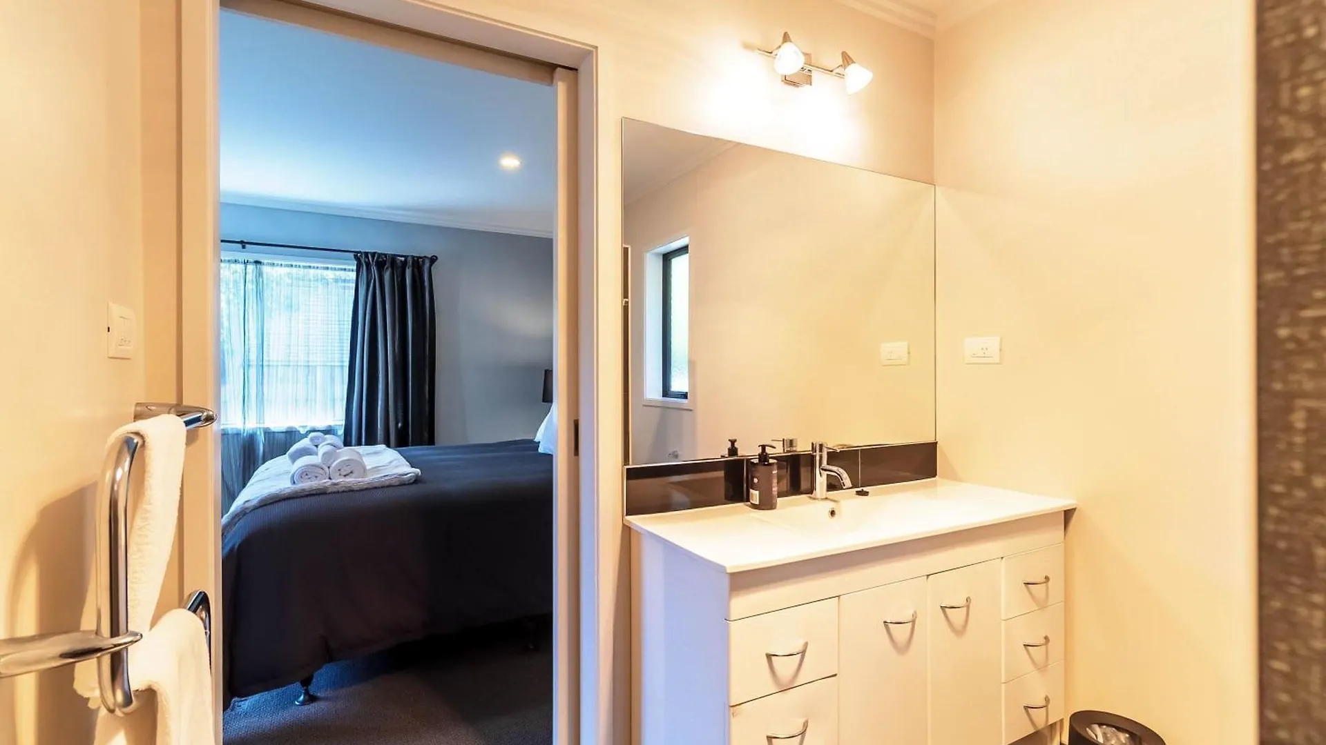 רוטורואה Forest Lakes Luxury 0*,  ניו זילנד